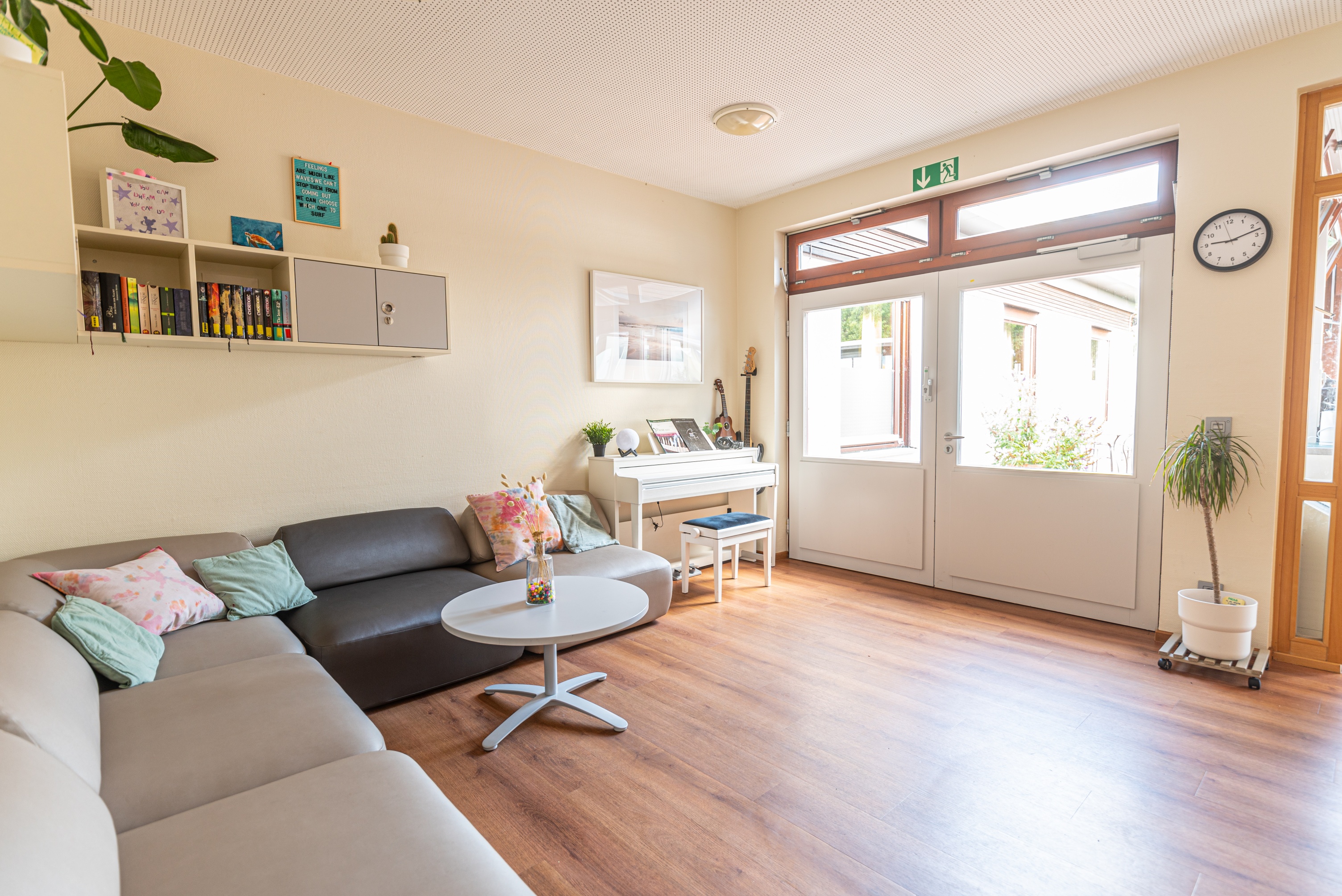 Das Bild zeigt einen Aufenthaltsraum auf der Station 1