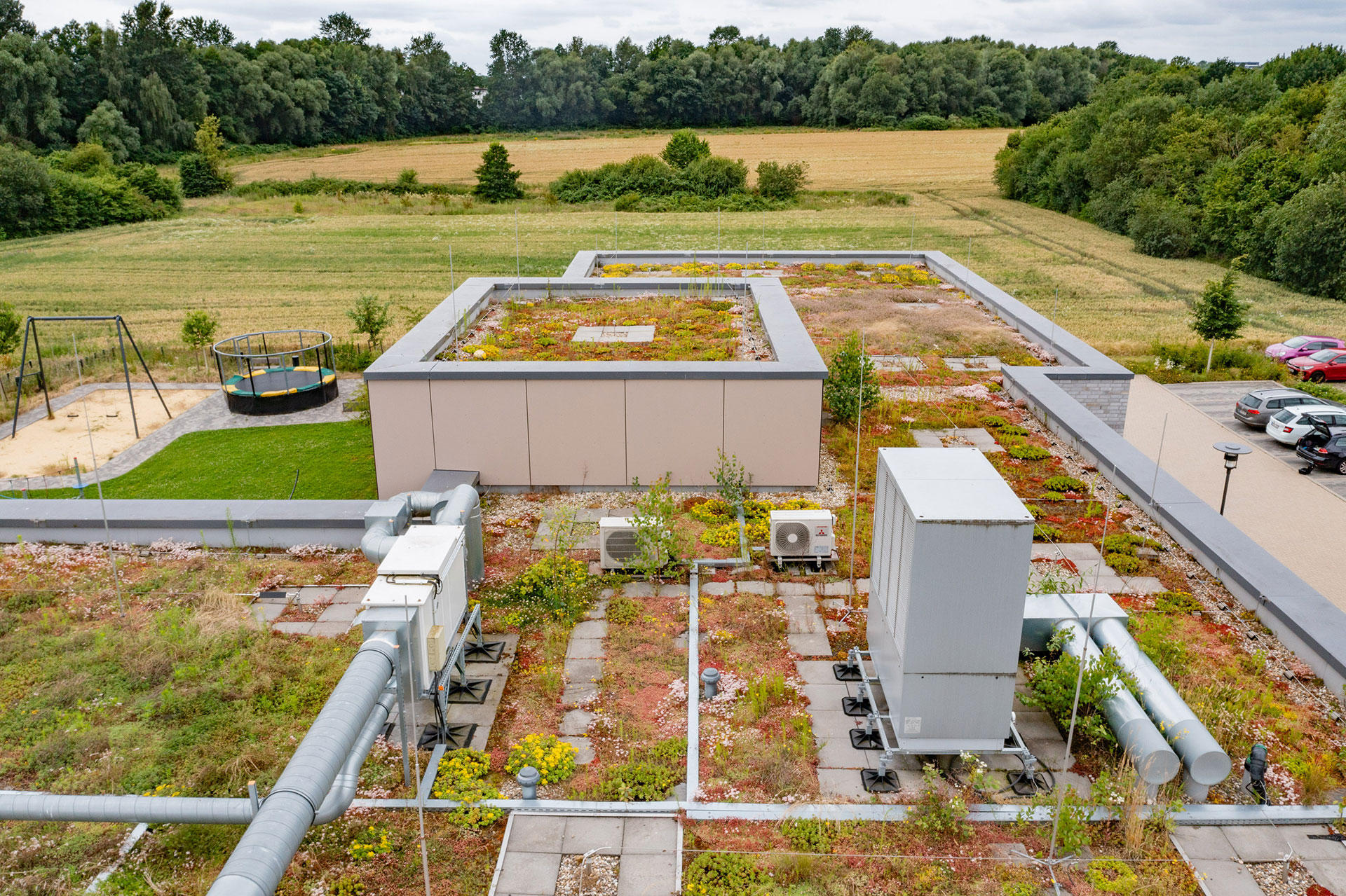 Das Bild zeigt die Tagesklinik der Elisabeth-Klinik in Dortmund aus der Luftperspektive