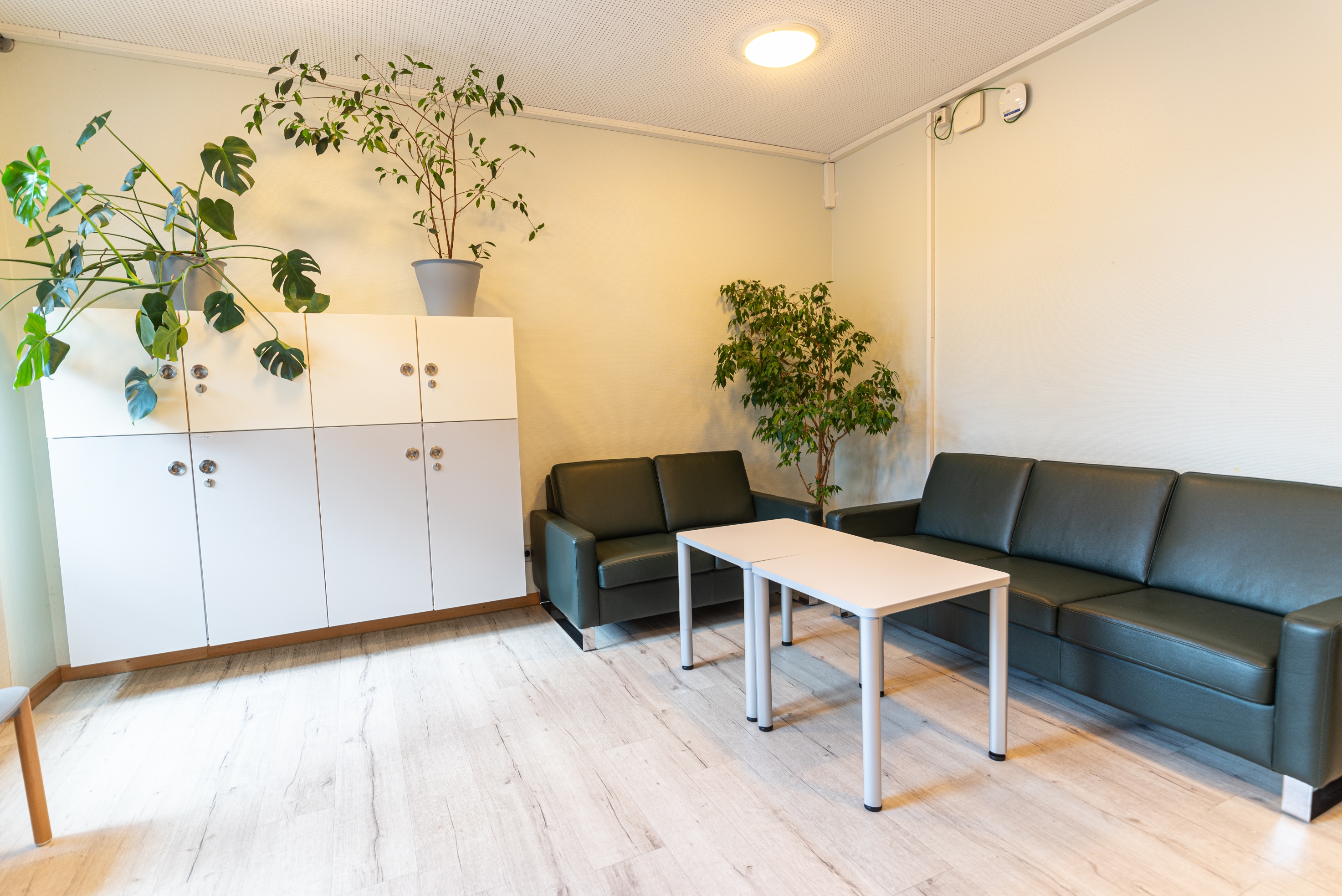 Das Bild zeigt einen Aufenthaltsraum in Haus 4